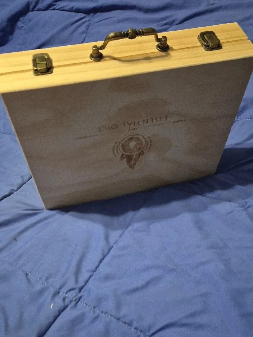 ​Wooden essential oils storage box with laser-engraved logo. Light natural wood